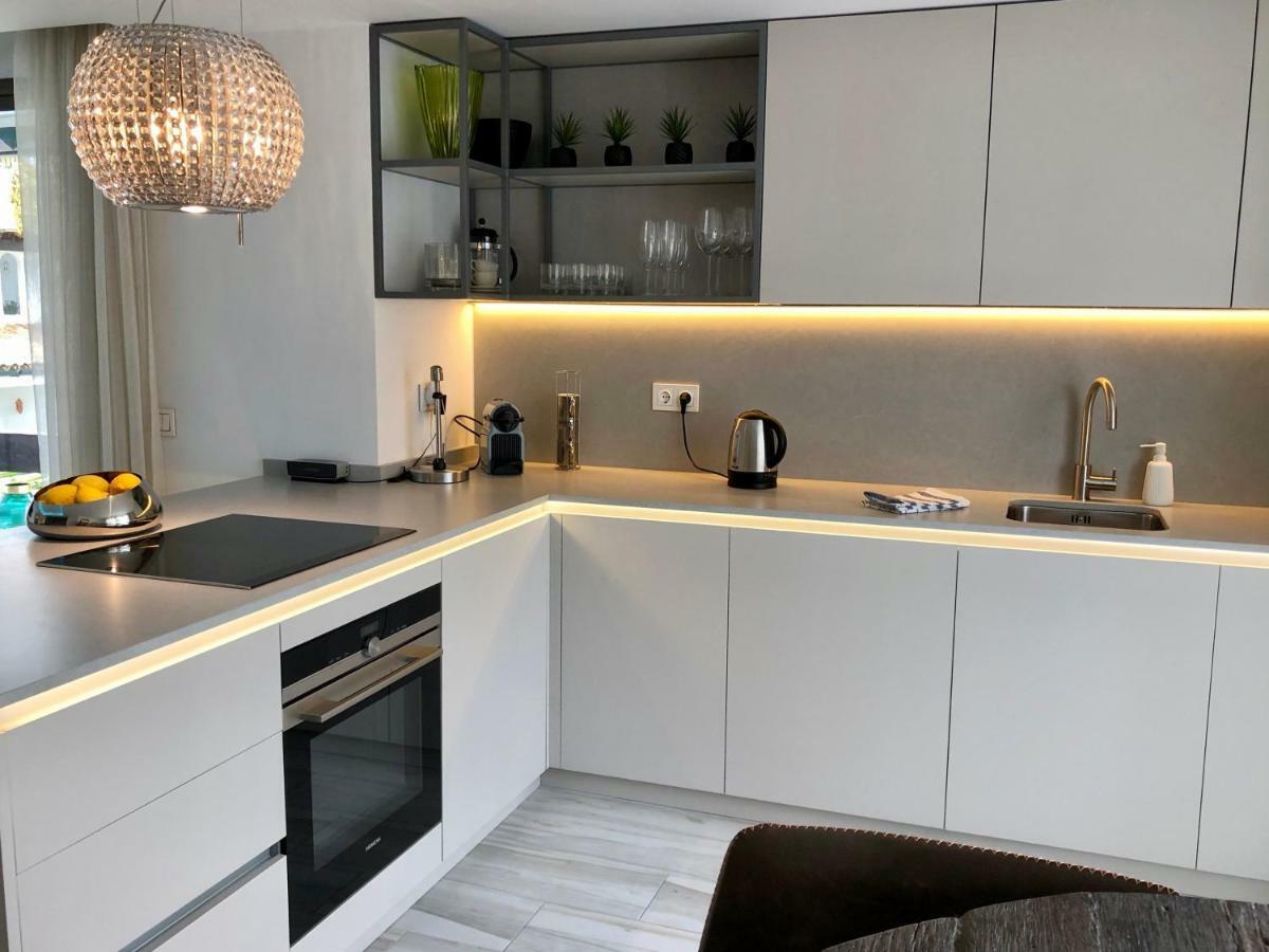 Luxury Apartment In La Isla, Walking Distance To Puerto Banus 마르베야 외부 사진