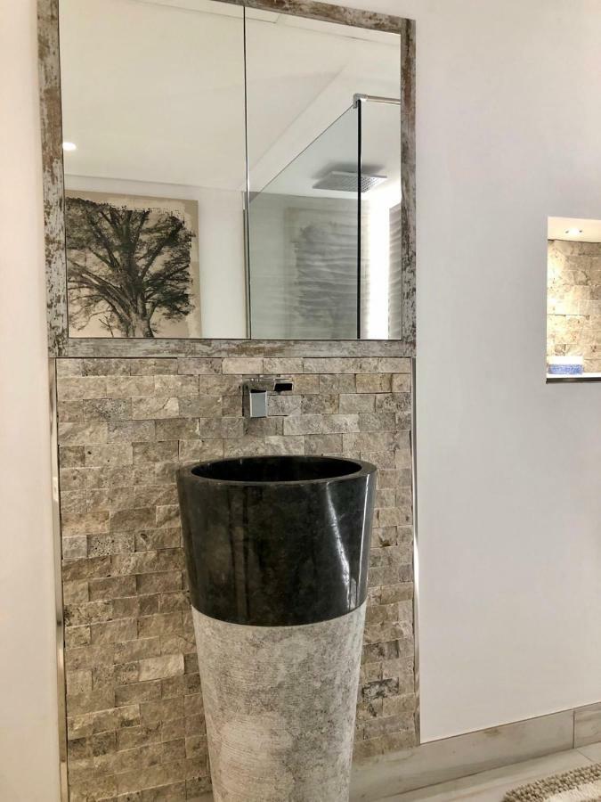 Luxury Apartment In La Isla, Walking Distance To Puerto Banus 마르베야 외부 사진